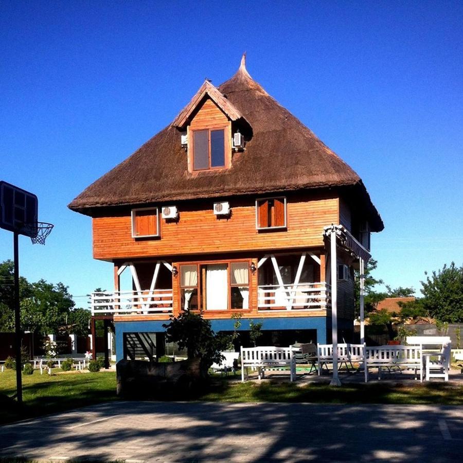 Old Fane'S Lodge Marasu 外观 照片